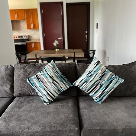 Metcalfe Luxury One Bedroom Suite Kingston Exterior foto