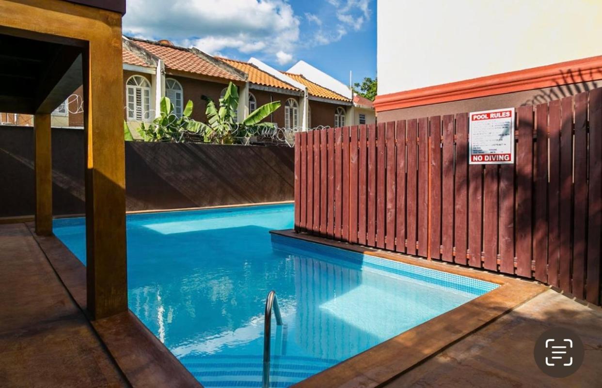 Metcalfe Luxury One Bedroom Suite Kingston Exterior foto