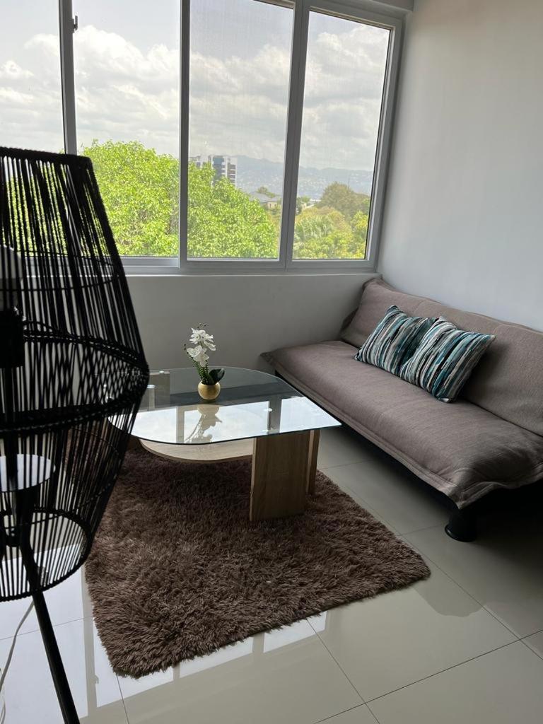 Metcalfe Luxury One Bedroom Suite Kingston Exterior foto