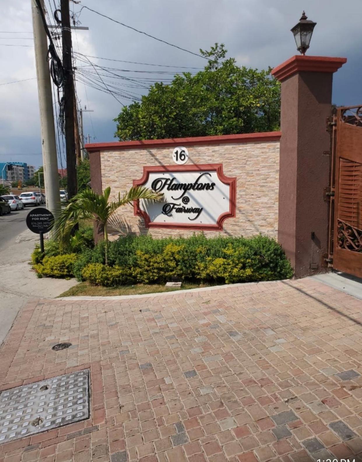 Metcalfe Luxury One Bedroom Suite Kingston Exterior foto